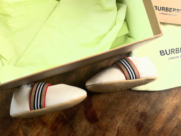 Burberry baby shoes