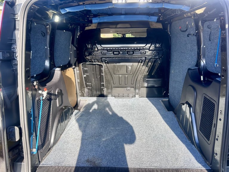 FORD TRANSIT CONNECT 1.6 TDCi 200 Limited 2015
