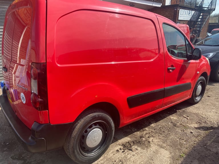 Scotland Royal Mail Peugeot Partner low miles tidy condition. MOT and serviced 