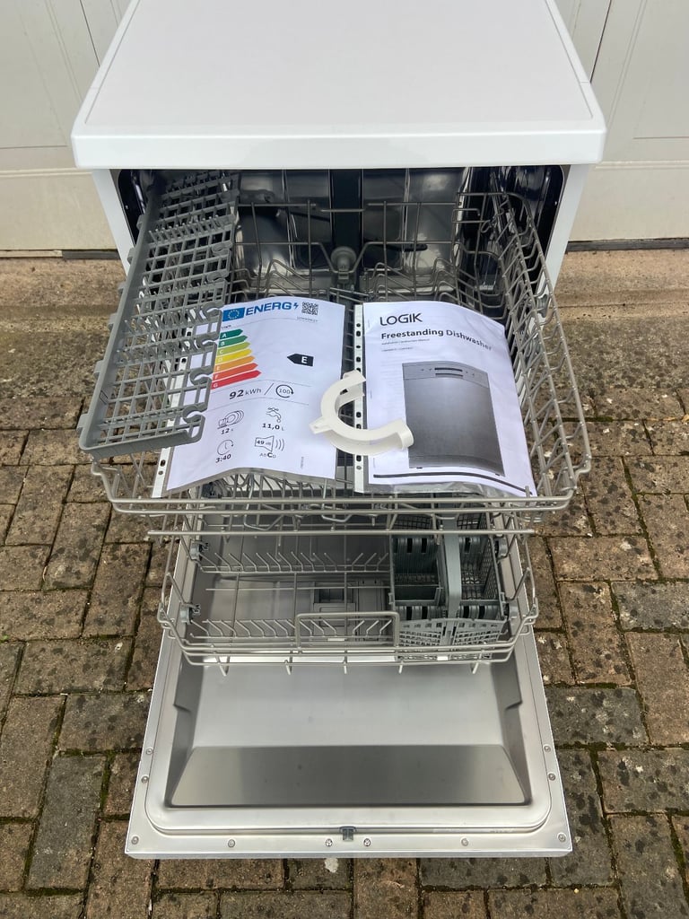 LOGIK Full-Size Dishwasher 12 place settings. Like a new. I'm happy to deliver in Bristol for free.