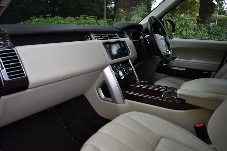 2014 Land Rover Range Rover V8 AUTOBIOGRAPHY+11 Services carried out! Estate Petrol Automatic