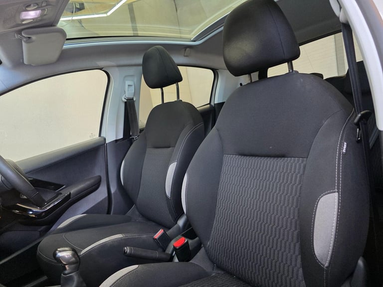 2015 Peugeot 208 1.4 HDi Style Euro 5 5dr HATCHBACK Diesel Manual