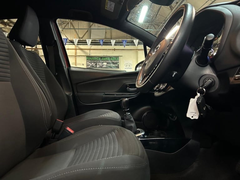 2018 Toyota Yaris 1.5 VVT-i Grey Bi-Tone Euro 6 5dr HATCHBACK Petrol Manual