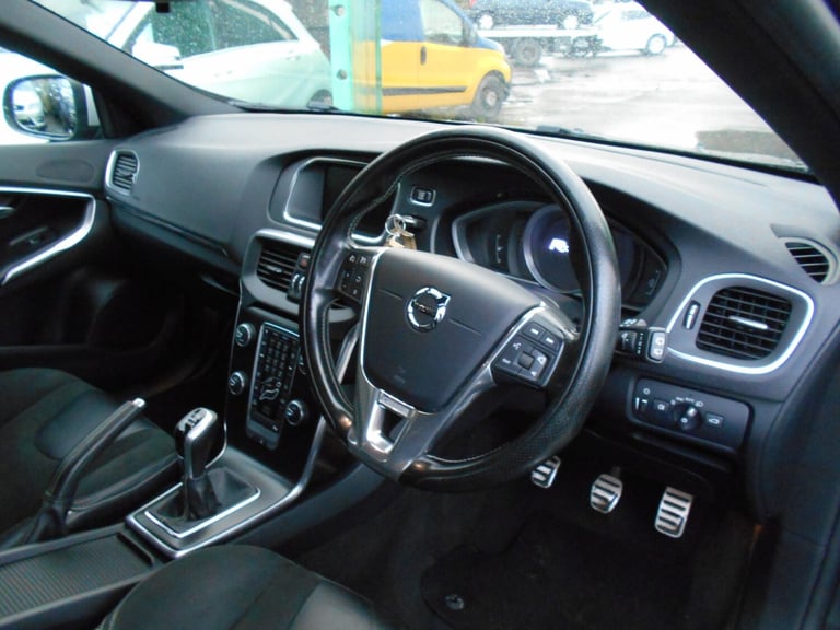 2017 Volvo V40 D2 [120] R DESIGN Nav Plus 5dr HATCHBACK Diesel Manual