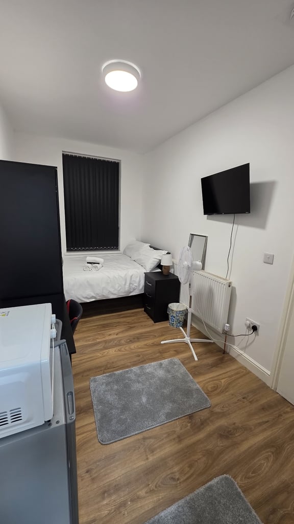 En-suite Studios available for rent short or long term 