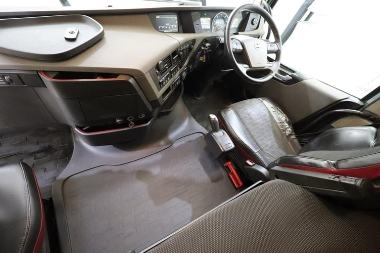 2018 (68 PLATE) Volvo  FH500 6x2 Euro 6 Tractor Units