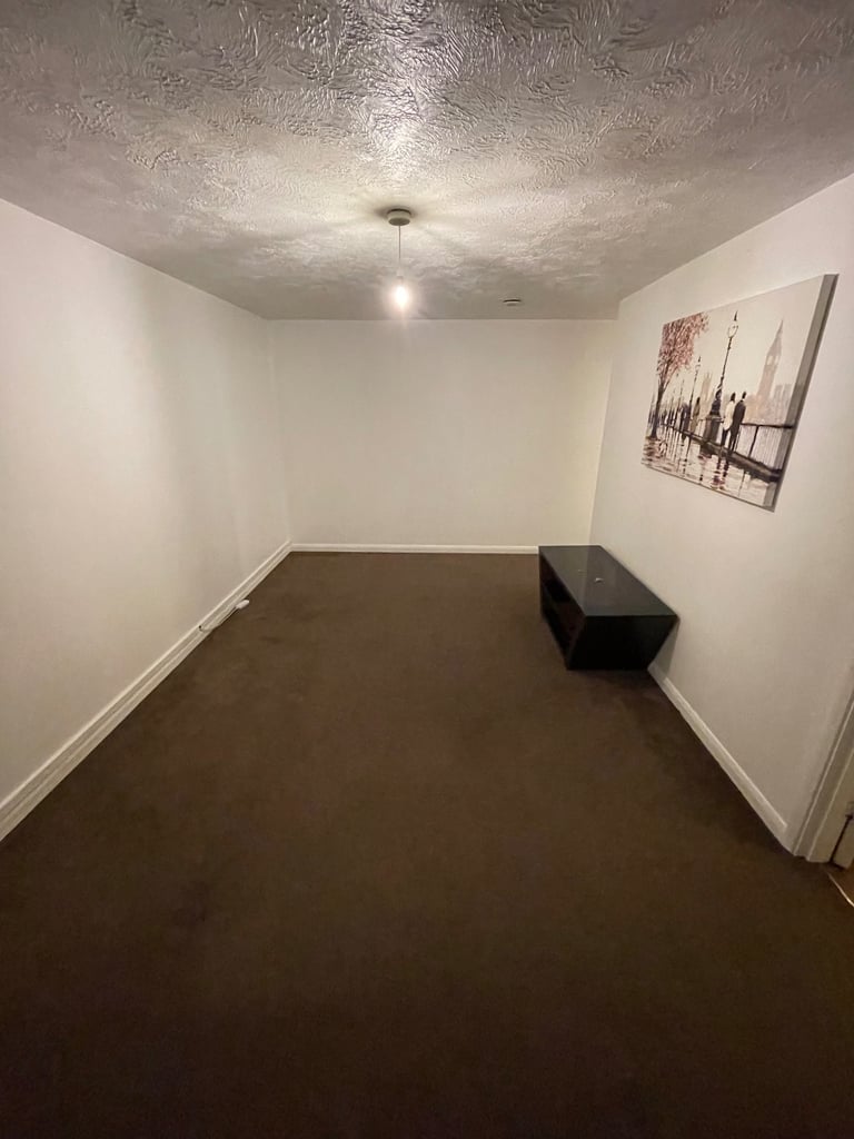 Modern One-Bedroom Flat with Parking – To Let in South Croydon