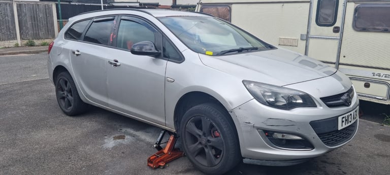 Vauxhall, ASTRA, Estate, 2013, Manual, 1686 (cc), 5 doors