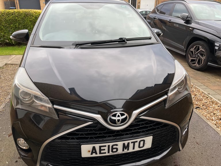 Toyota Yaris Design VVTI Hatchback 2016 NEW MOT, FSH. 2 owners 