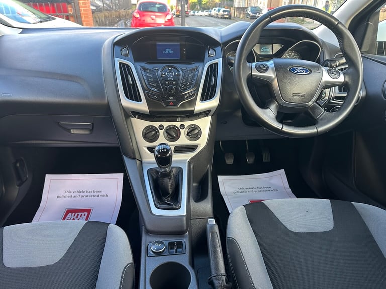 2012 Ford Focus 1.6 Zetec Hatchback 5dr Petrol Manual Euro 5 (125 ps) Petrol