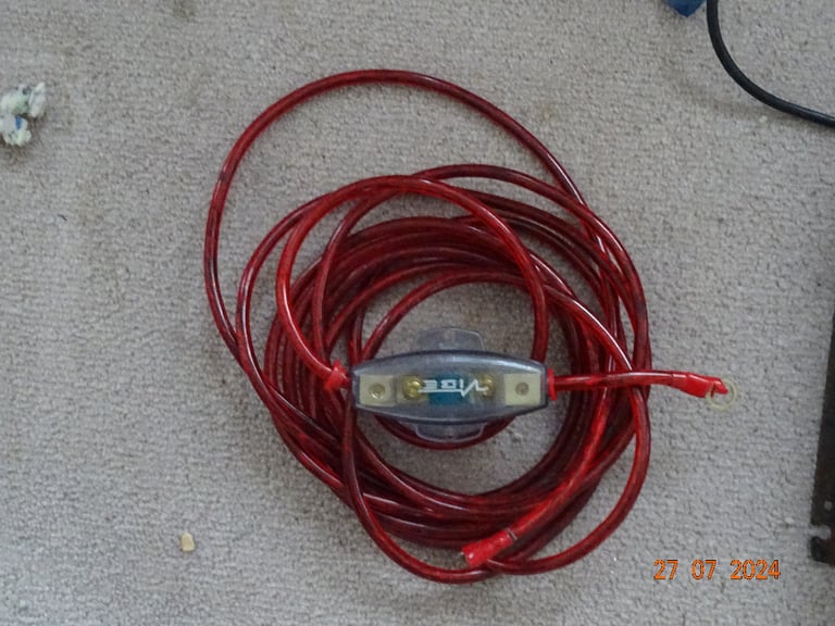 car amplifier power lead and fuse