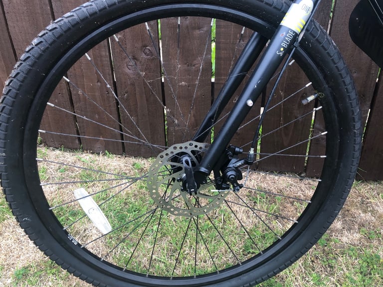 Quality Carrera 1 hybrid bike