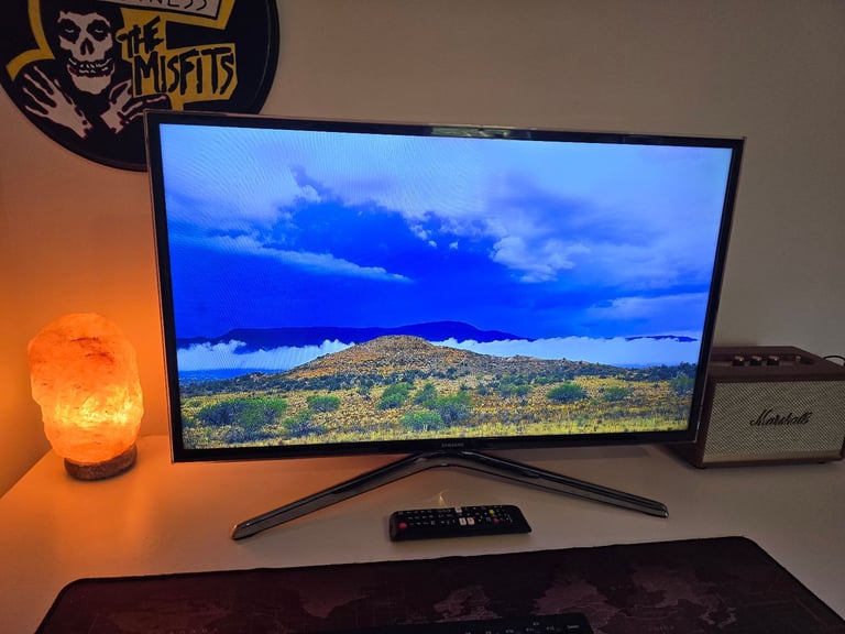 Samsung 32" LCD Smart TV 