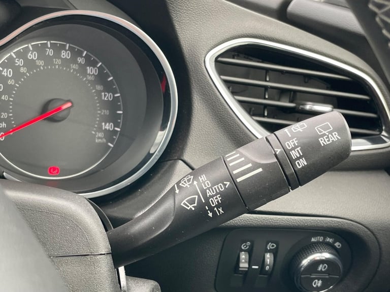 2020 Vauxhall Grandland X 1.5 Turbo D BlueInjection Elite Nav Euro 6 (s/s) 5dr HATCHBACK Diesel M...
