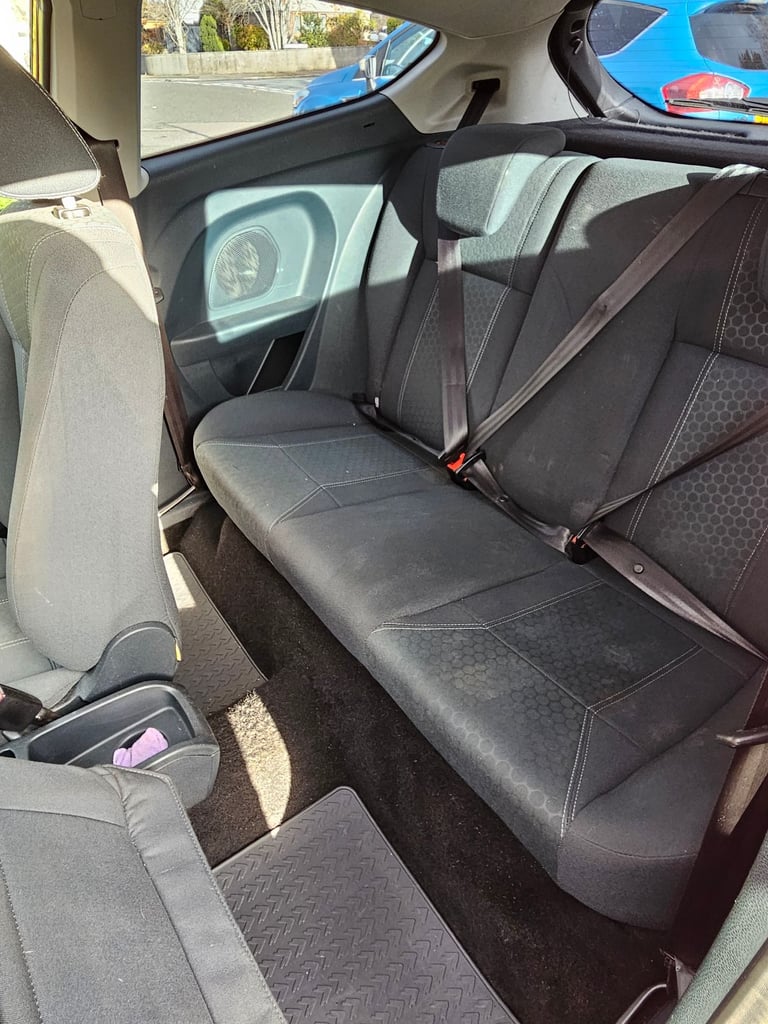 **Manual** Ford Fiesta Zetec, 1.2L petrol, 3 door hatchback (2009)