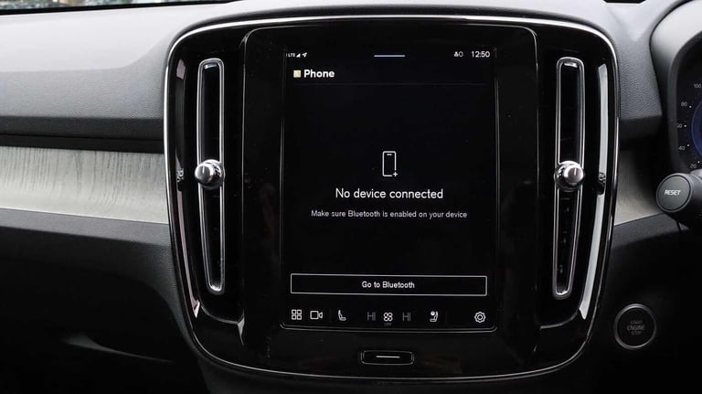  Volvo XC40 B4 (P) Ultra Bright (Sunroof, Harman Kardon, 360 Camera) Petrol/Electric Hybrid Autom...