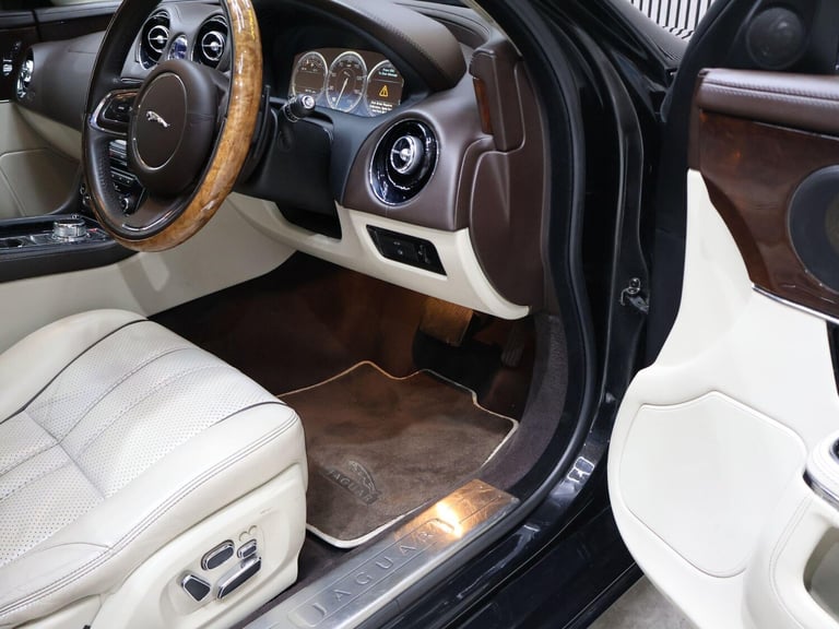 2010 Jaguar XJ 3.0d V6 Portfolio 4dr Auto SALOON DIESEL Automatic
