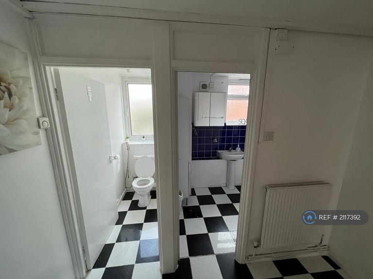 3 bedroom flat in Glebelands Road, Feltham, TW14 (3 bed) (#2117392)