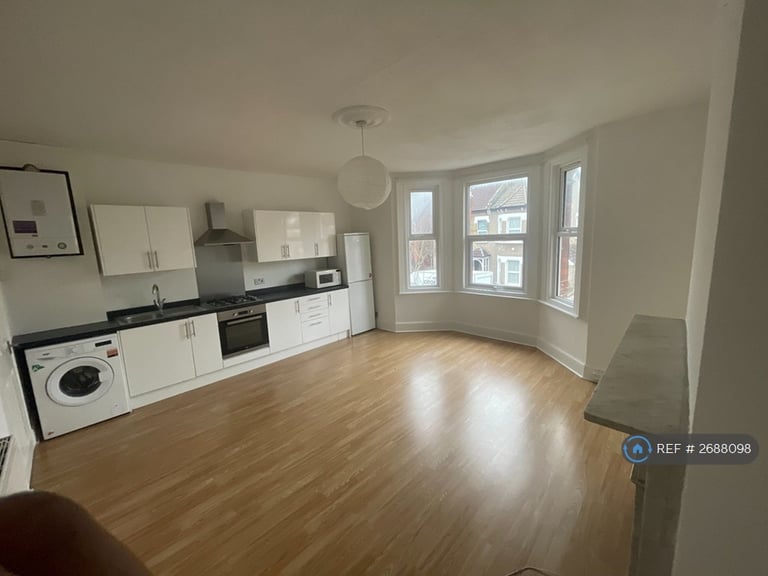 1 bedroom flat in Oakfield Road, Croydon, CR0 (1 bed) (#2688098)