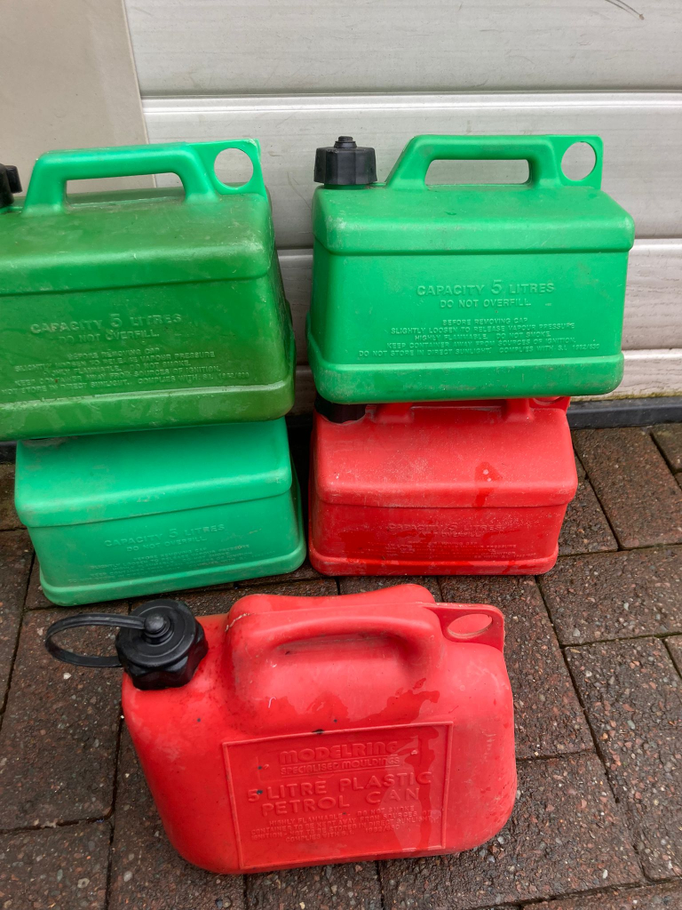 Petrol Cans Plastic (x5 Off) Ideal Builder or handyman £10 (for all 5)
