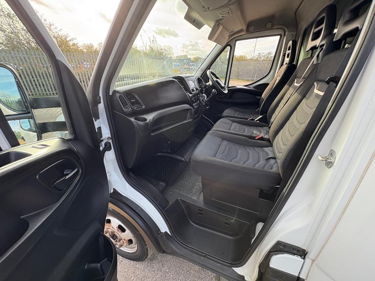 2021 Iveco Daily 3.0 35-160 euro6 twin rear wheel manual 15ft Luton box van