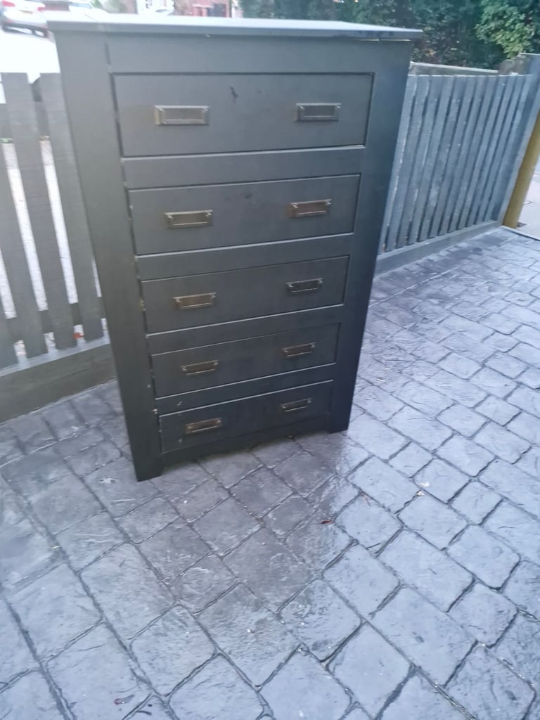 Chest of drawers £45