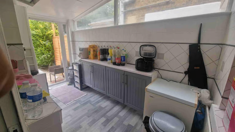 Seperate & Spacious 3 Bed House for Rent – N9 8RX