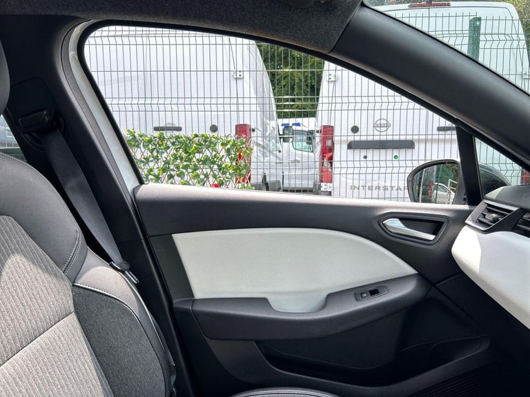 2022 Renault Clio 1.6 E-TECH full hybrid 145 Techno 5dr Auto Hatchback HYBRID ELECTRIC Automatic