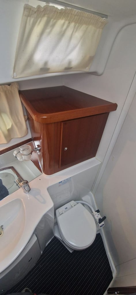 Beneteau 9.8m Flybridge 
