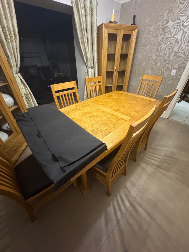 Extending Oak Dining Table with 8 matching chairs