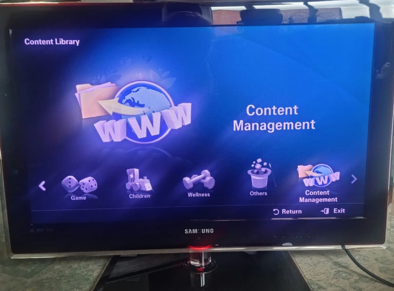 Samsung 32" TV - Full HD