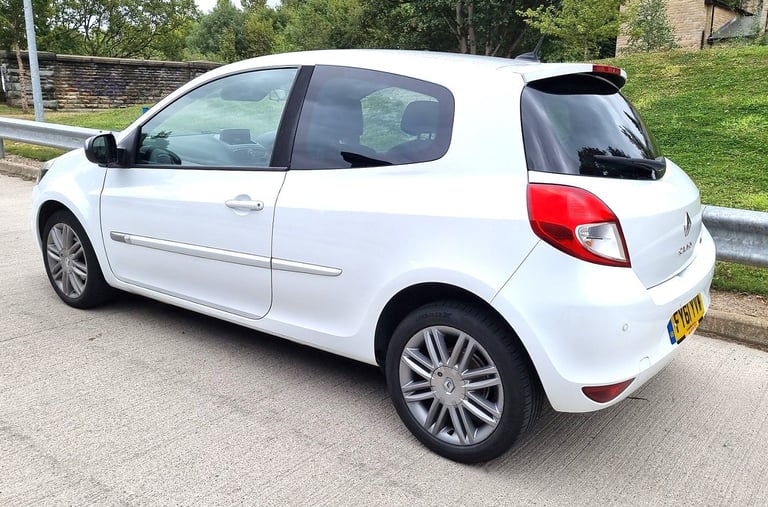 Cheap Renault Clio 1.2 Low Insurance 3Dr Full Service History Low Tax (CORSA FIESTA AYGO A3)