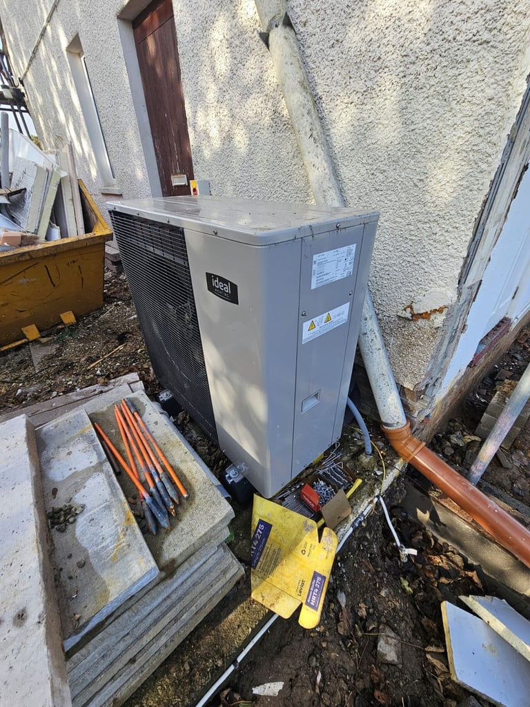 HARDLY USED 10KW Ideal Logic Air Monobloc air source heat pump & Water Cylinder
