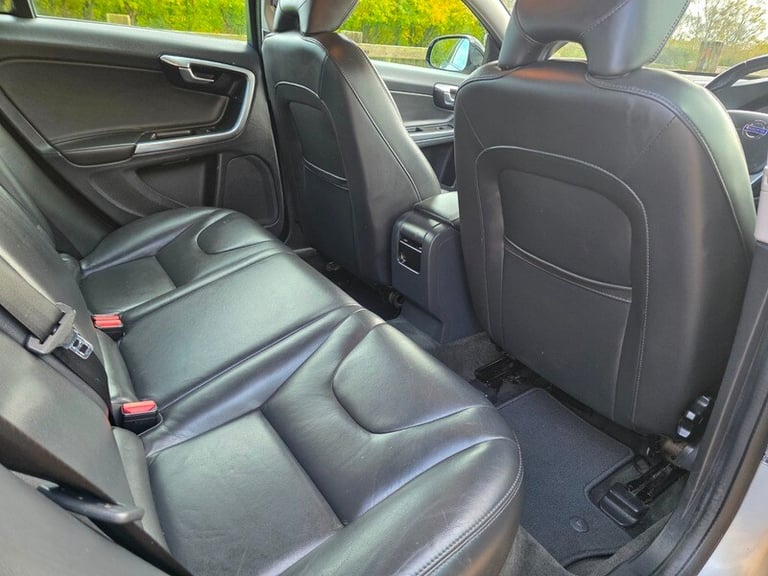 Volvo V60 D4 CROSS COUNTRY SE NAV