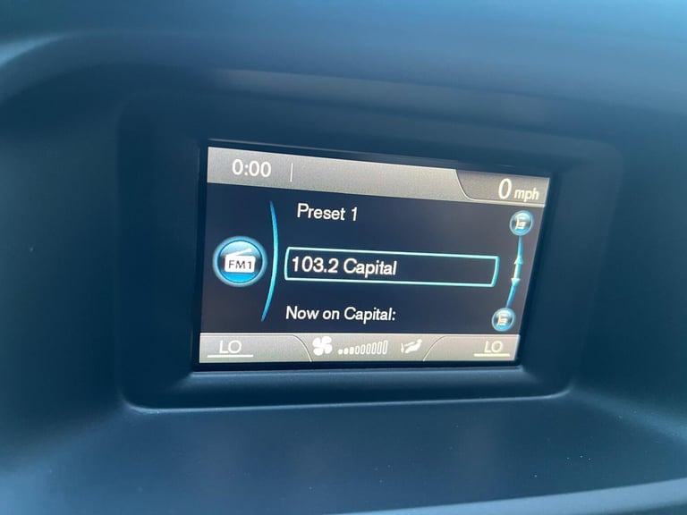 2018 Volvo V40 2.0 T2 R-Design Euro 6 (s/s) 5dr HATCHBACK Petrol Manual