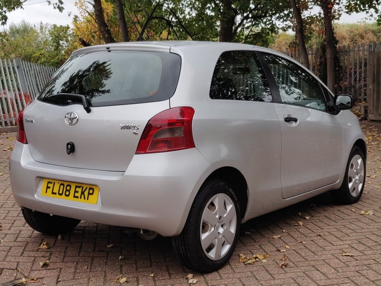 TOYOTA YARIS T2 1.0 VVT-I 2008 08 REG MET SILVER 3 DOORS  5 SPEED MANUAL 132K MILES ULEZ FREE SUPERB