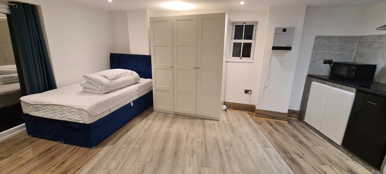 Seperate & Spacious Studio for Rent – N20 0AA