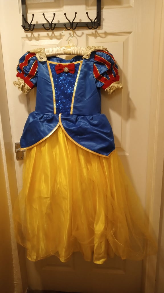 Deluxe snow white dress age 9 to 10 years old new £25