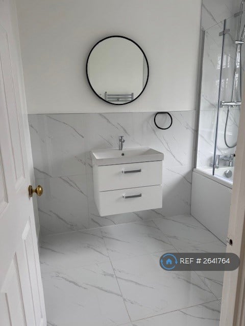 3 bedroom house in Alnwick Road, London, SE12 (3 bed) (#2641764)