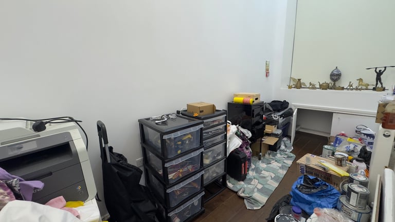 Shop with E-Class Use – Prime Cromwell Road Location