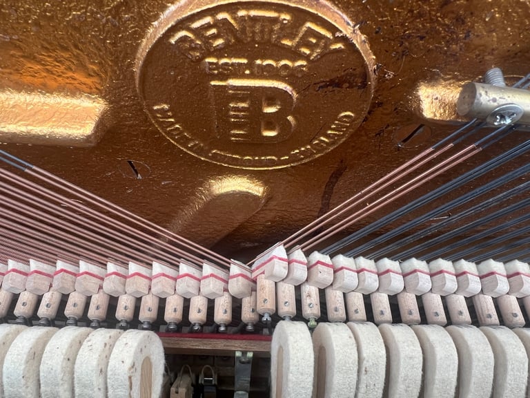 🎹Lovrly BENTLEY piano for sale. CAN DELIVER🎹