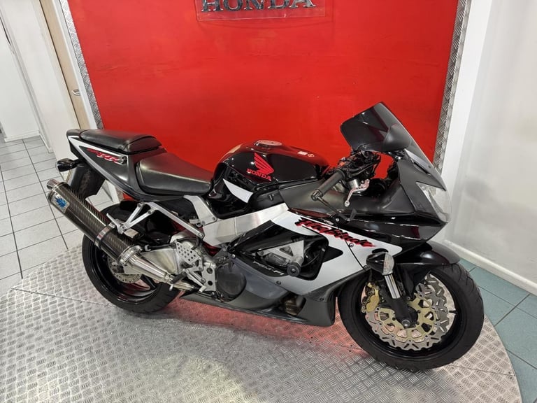 2000 'W' Honda CBR900RR Fireblade ULEZ Compliant