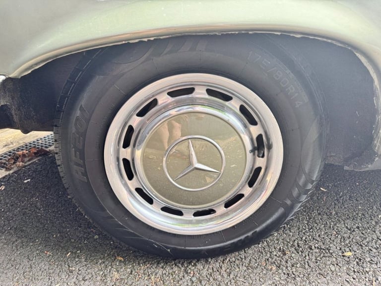 1983 A MERCEDES-BENZ SL 3.8L 2D  AUTO  218 BHP