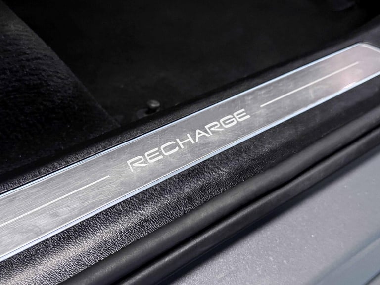 2022 Volvo XC90 2.0h T8 Recharge 18.8kWh R-Design SUV 5dr Petrol Plug-in Hybrid Auto 4WD Eu ESTAT...