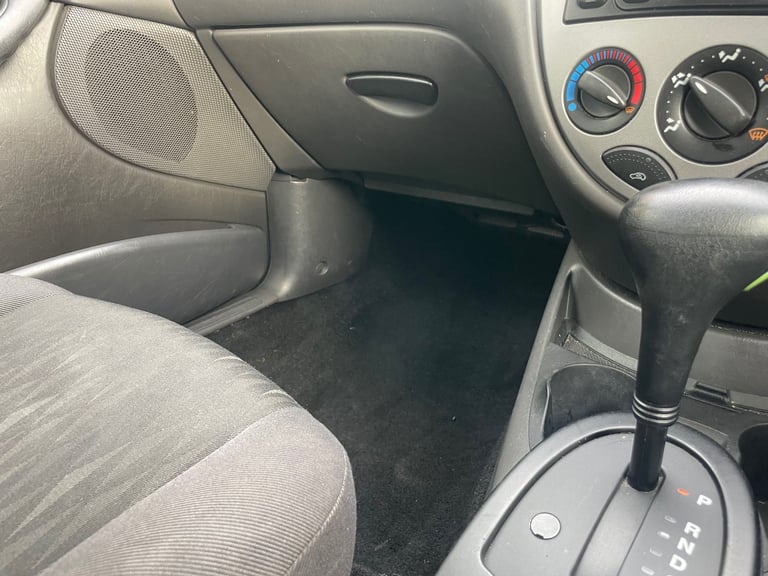 FORD FOCUS 1.6 ZETEC AUTOMATIC 04 REG BLUE 5 DOOR 11 MONTHS MOT LOW INSURANCE 36+MPG