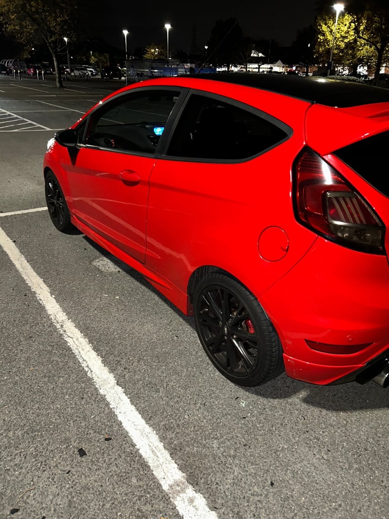 Ford Fiesta Zetec S Red Edition,2016, Manual, 998cc), 3 doors