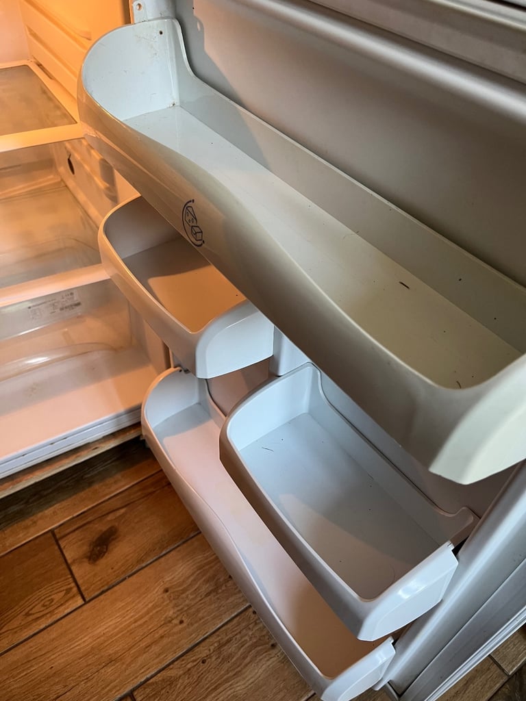 Undercounter fridge Hotpoint