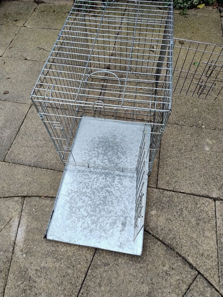 Dog cage - medium. Collect Wakefield