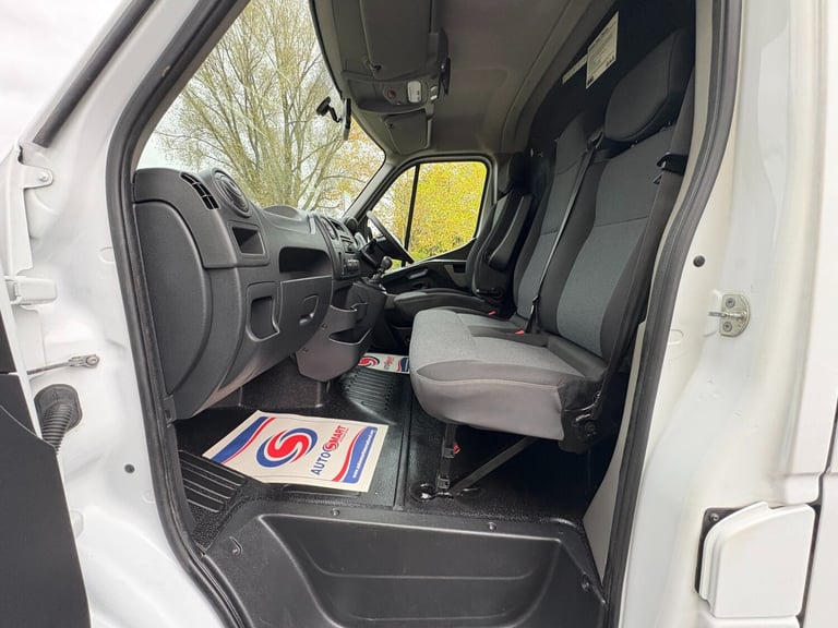 2019 Renault Master LL35dCi 130 Business Low Roof D/Cab Dropside CHASSIS CAB Diesel Manual