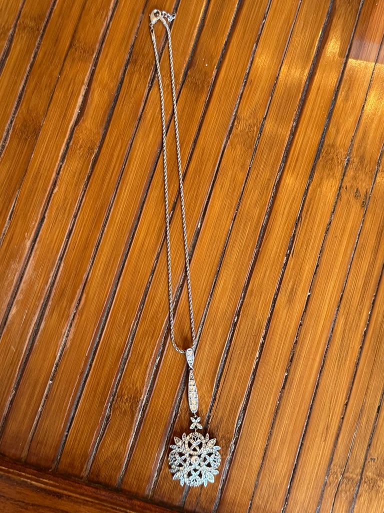 Camrose & Kross JBK Jackie Kennedy Snowflake Winter Crystal Necklace like new